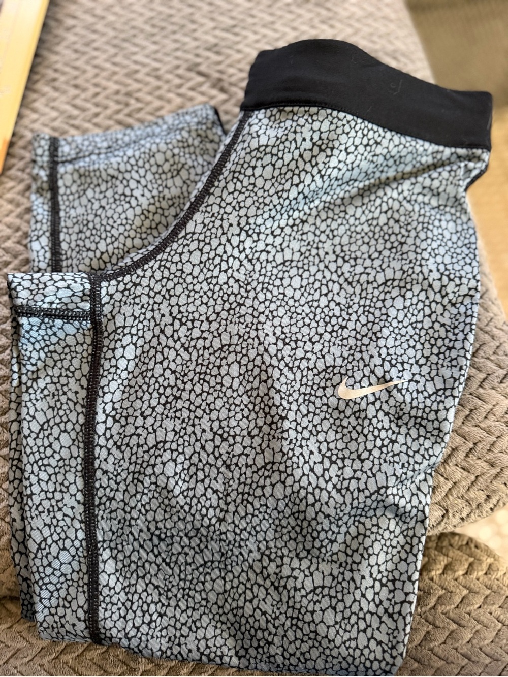 Nike Youth Light Blue Pebble-Print Leggings with Black Waistband